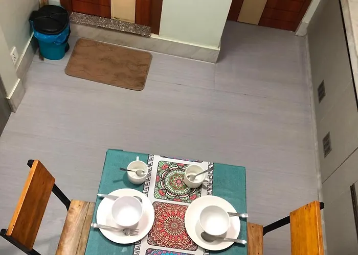 Paris * カトマンズ